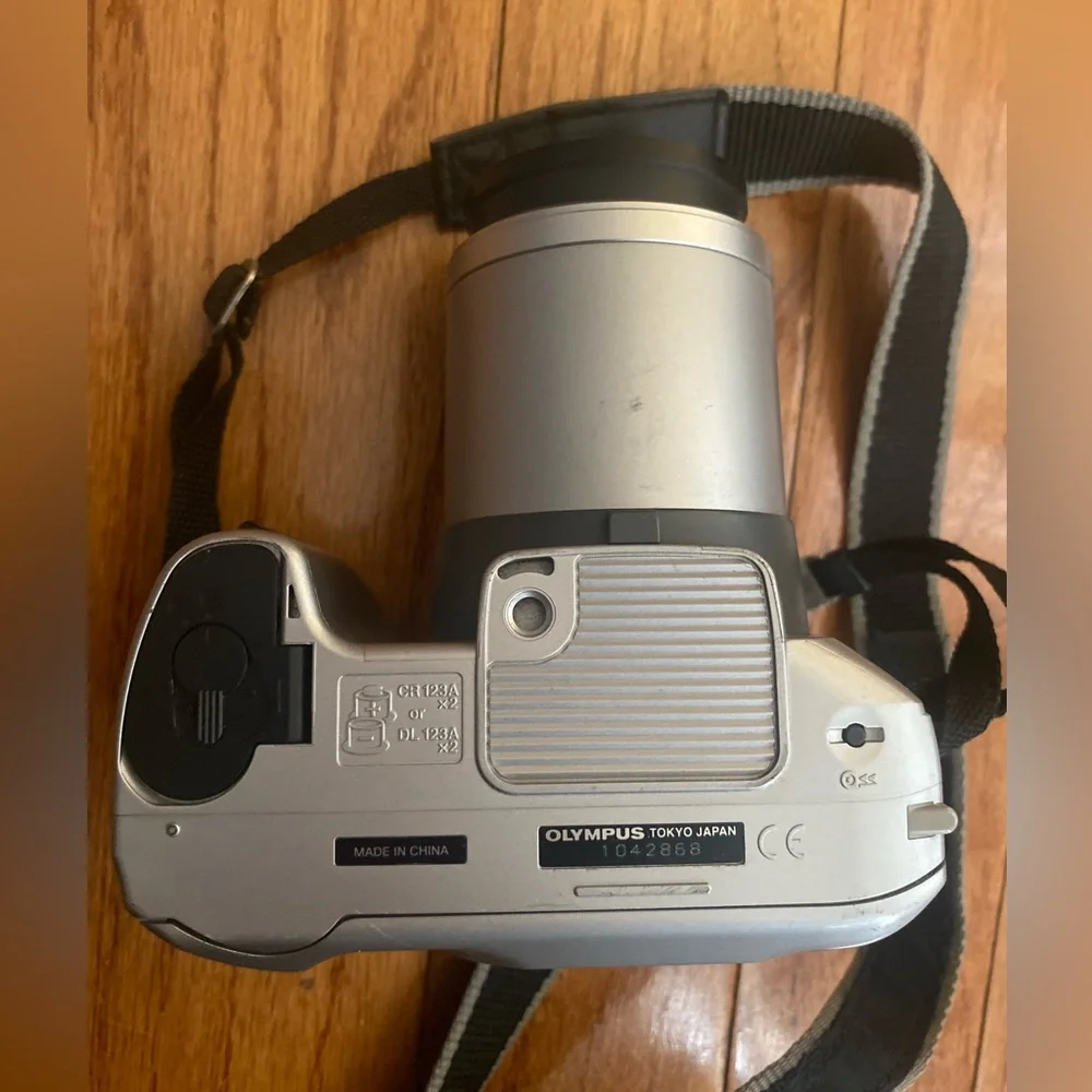 OLYMPUS All- In-One SLR Camera 🎥 WIDE ZOOM 28mm-120mm Preloved ❤️